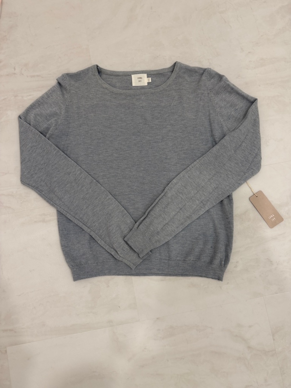 Uniqlo Women's Crew Neck Sweater in Heather Gray
